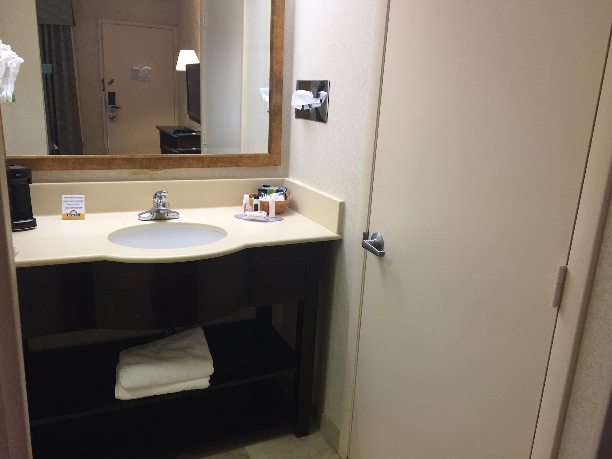 Days Inn & Suites By Wyndham Albuquerque North Экстерьер фото
