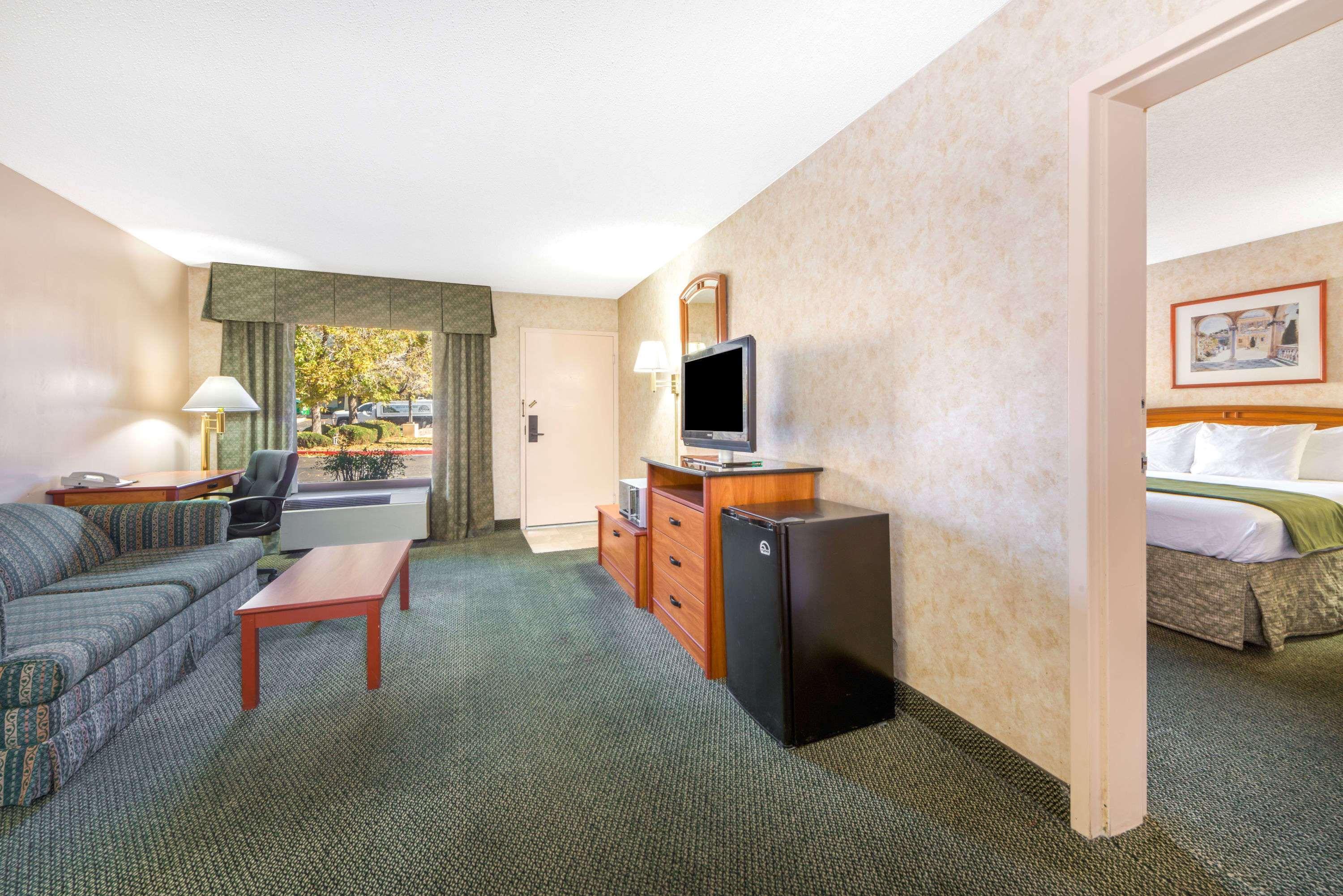 Days Inn & Suites By Wyndham Albuquerque North Экстерьер фото