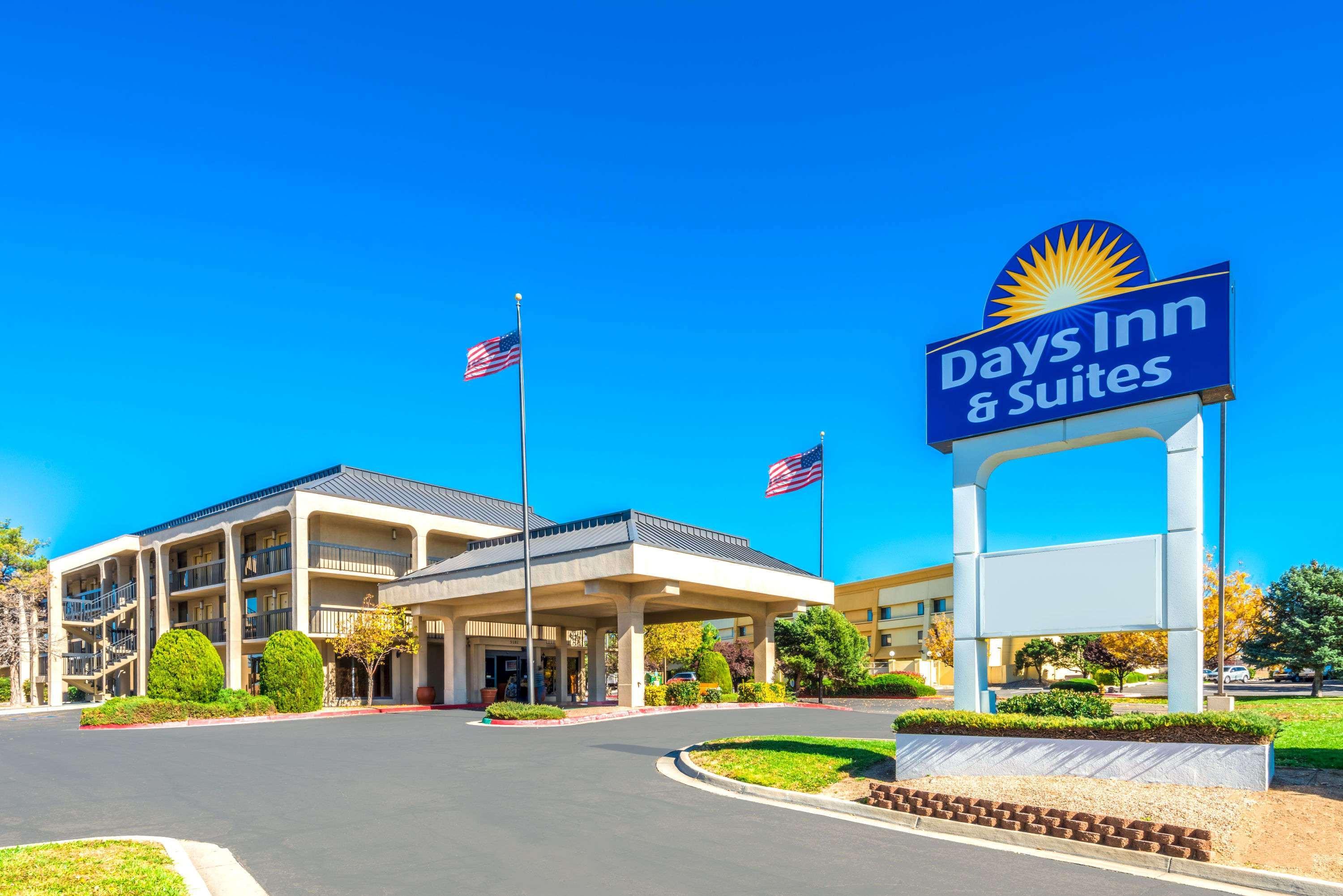 Days Inn & Suites By Wyndham Albuquerque North Экстерьер фото