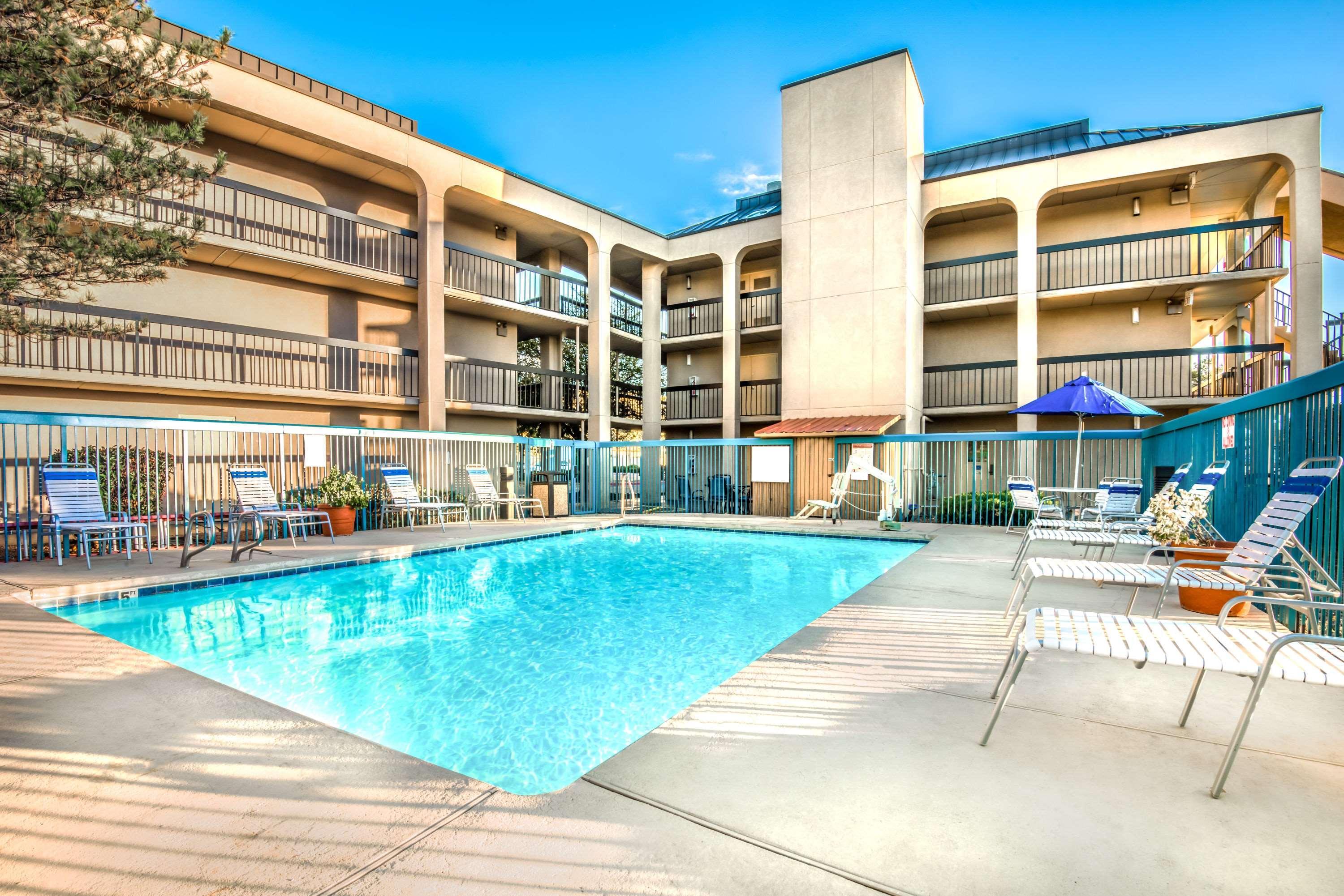 Days Inn & Suites By Wyndham Albuquerque North Экстерьер фото