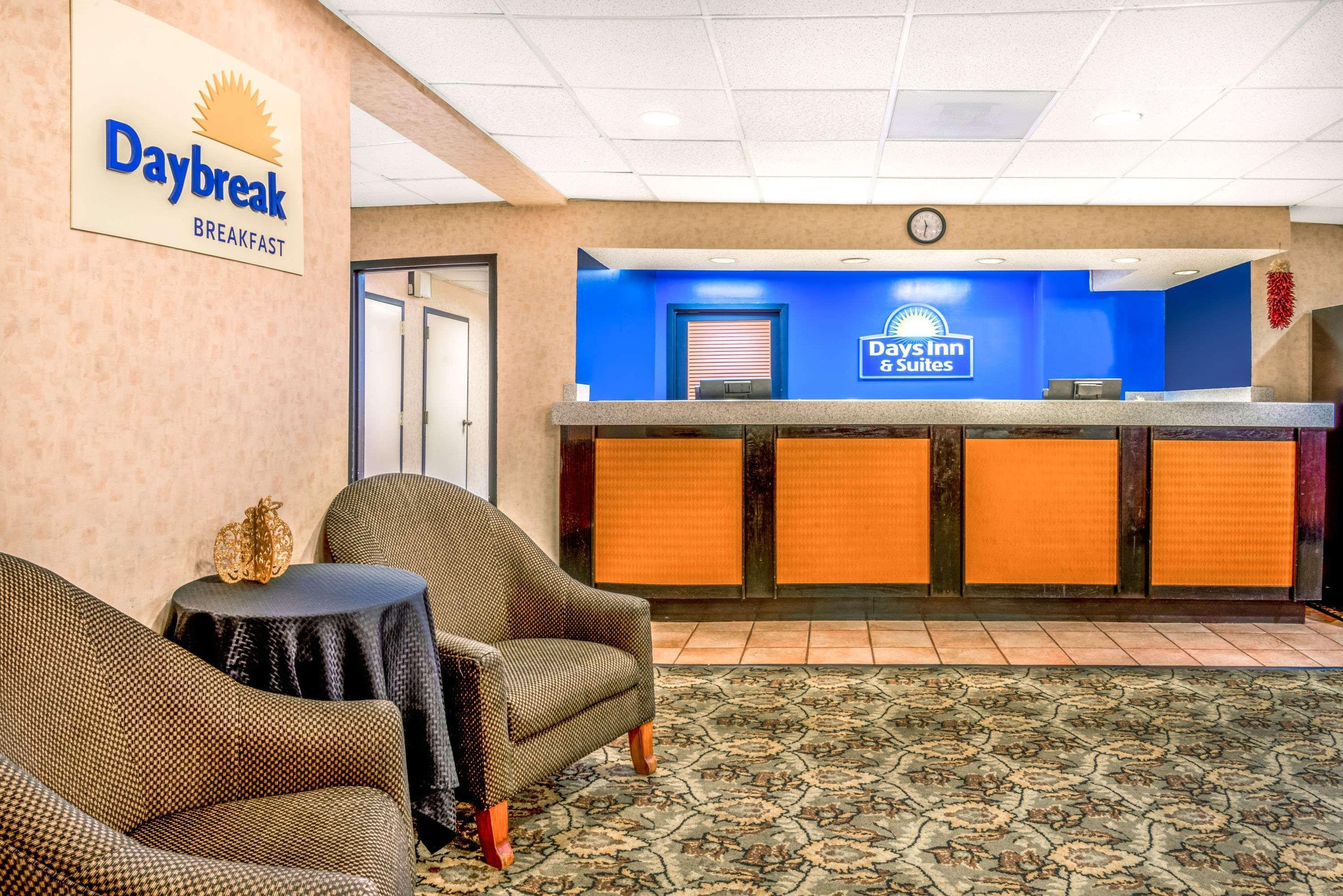 Days Inn & Suites By Wyndham Albuquerque North Экстерьер фото