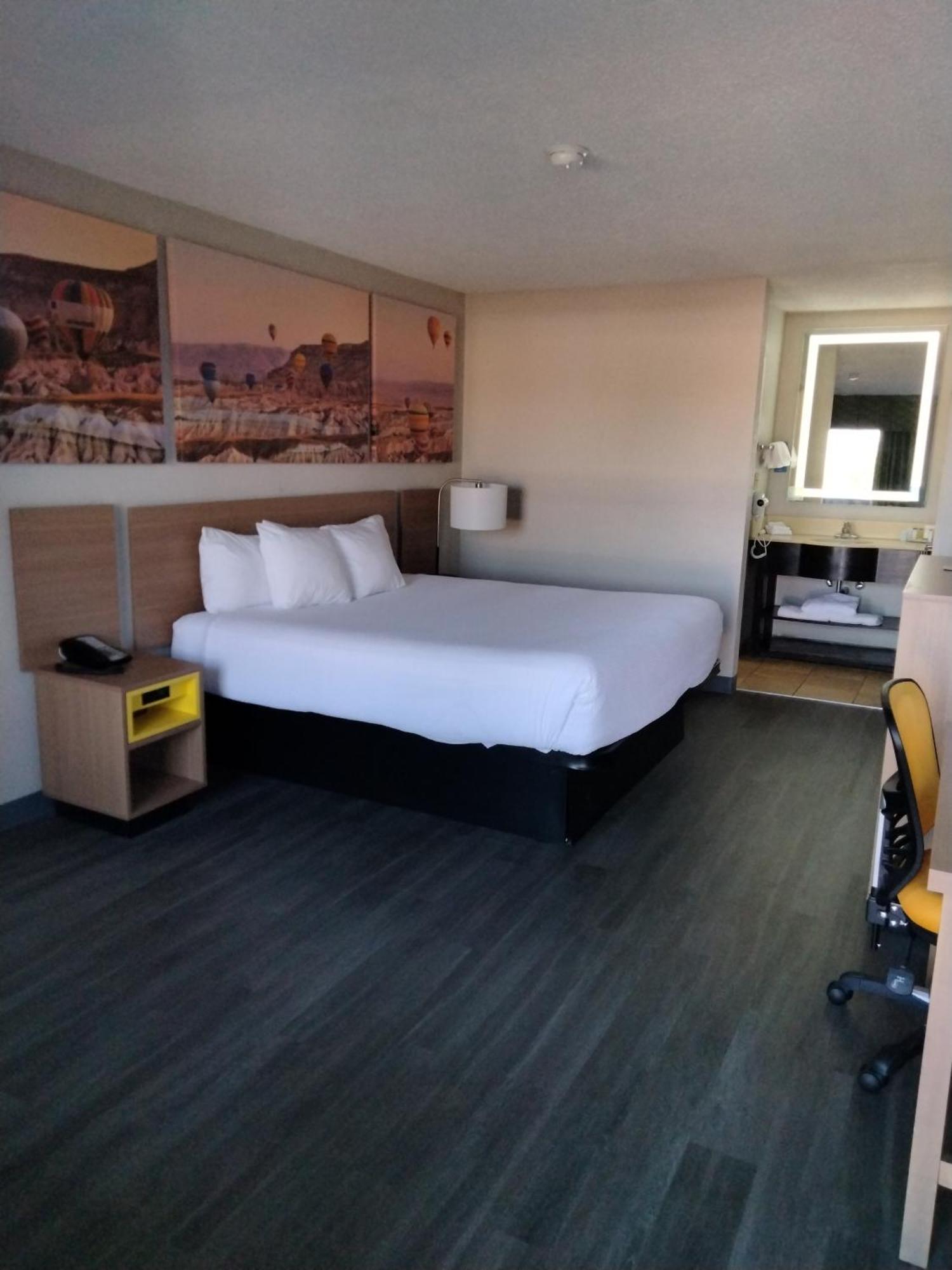 Days Inn & Suites By Wyndham Albuquerque North Экстерьер фото