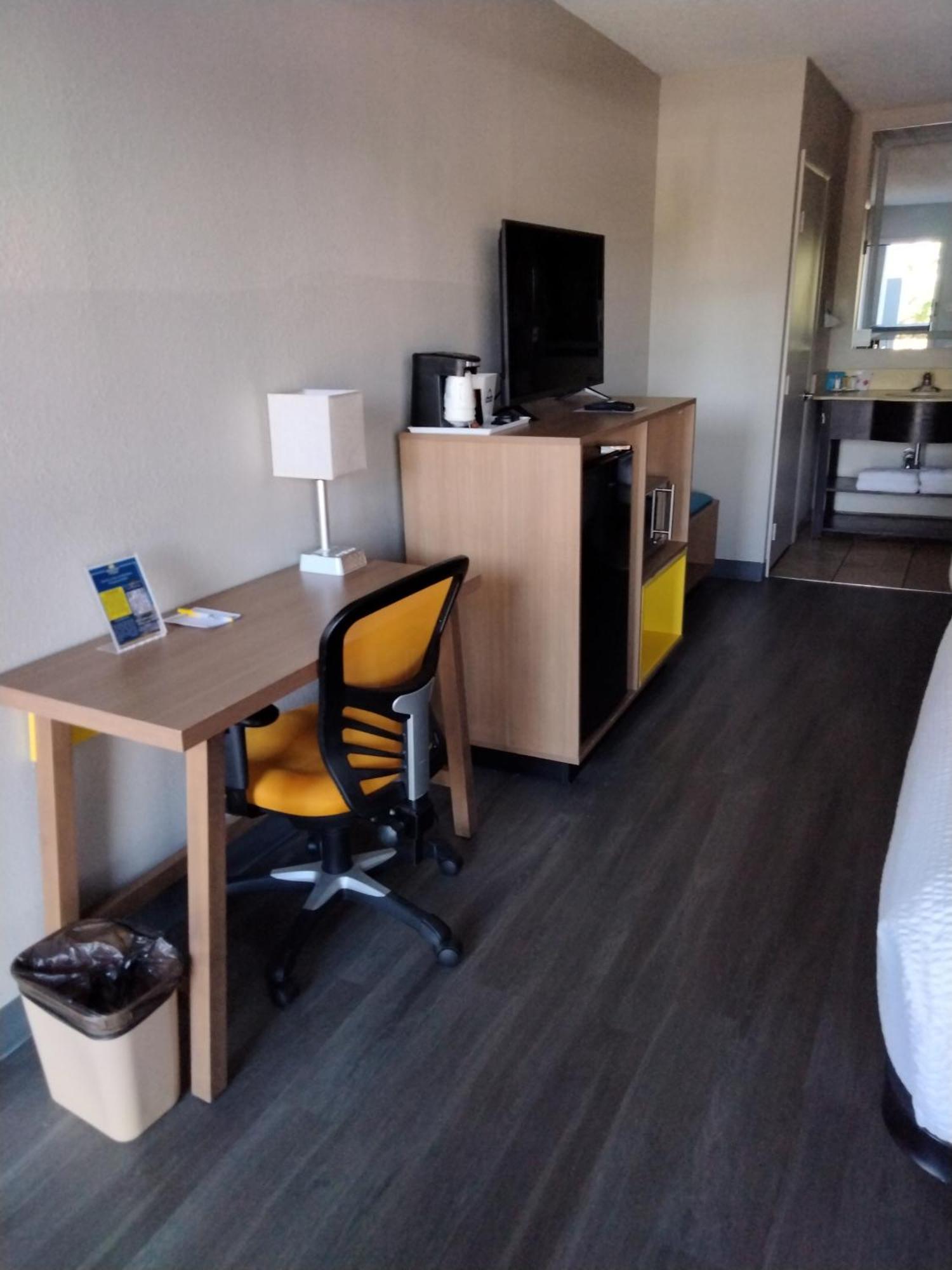 Days Inn & Suites By Wyndham Albuquerque North Экстерьер фото