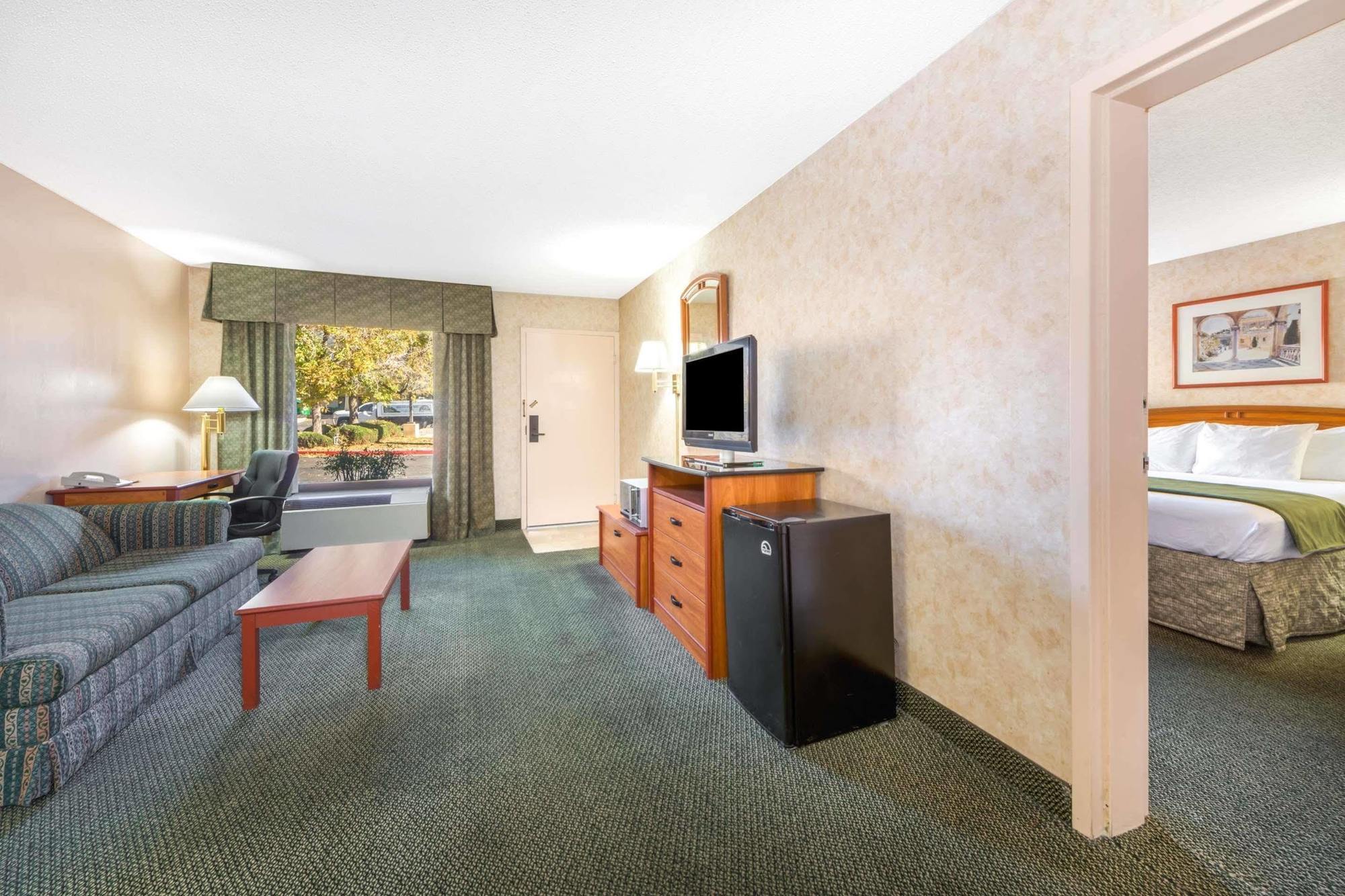 Days Inn & Suites By Wyndham Albuquerque North Экстерьер фото